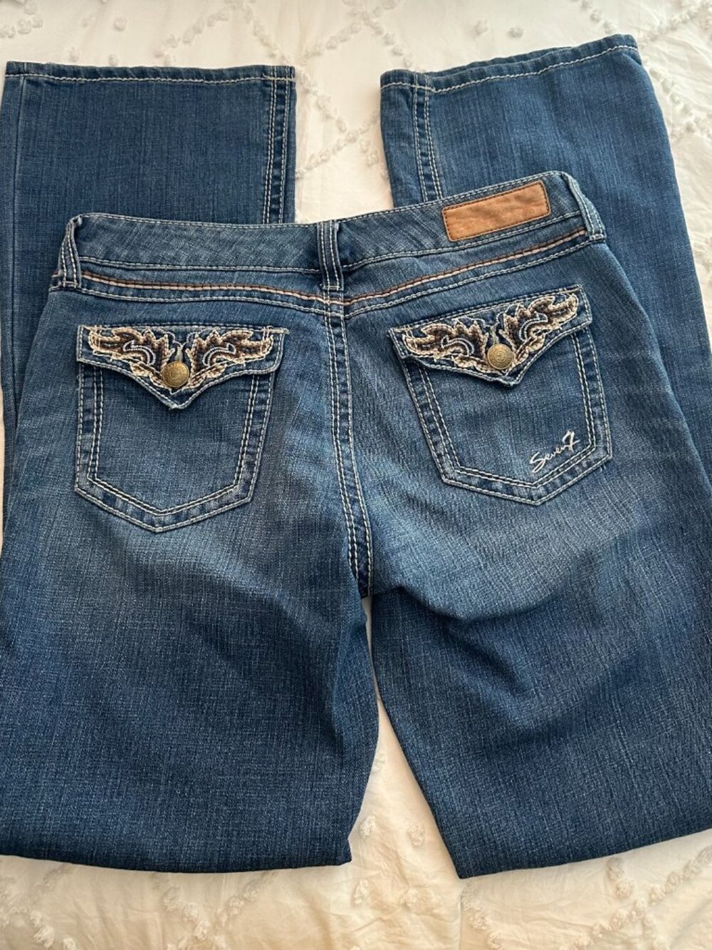 ✨ Seven7 Bootcut Jeans Size 8 Embroidered Flap Pockets